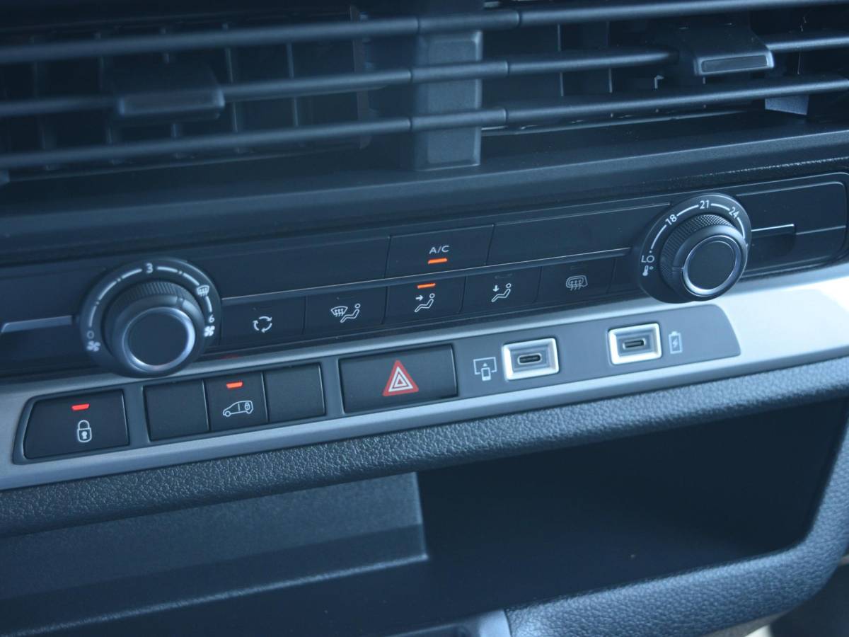 Peugeot e-Expert Peugeot e-Expert EV L2 75 kWh Laadruimte betimmering l Navigatie l Draadloos Android Auto/Apple