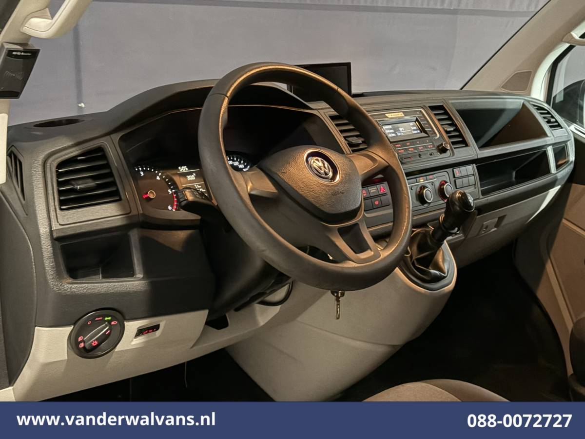 Volkswagen Transporter Volkswagen Transporter 2.0 TDI 102pk L2H1 Euro6 Airco | Imperiaal | Trekhaak | Camera | Cruisecontrol Parkeersensoren, Achterklep