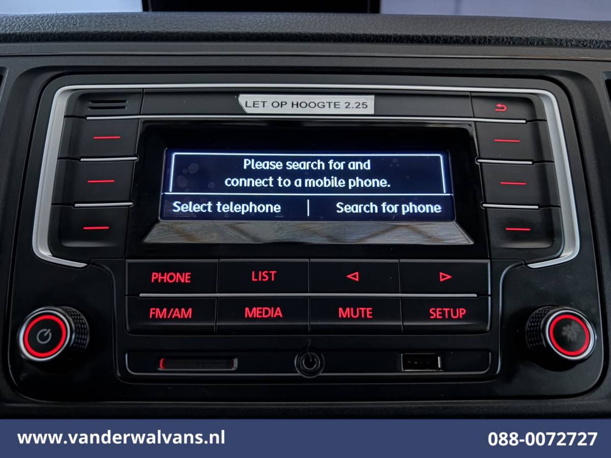 Volkswagen Transporter Volkswagen Transporter 2.0 TDI 102pk L2H1 Euro6 Airco | Imperiaal | Trekhaak | Camera | Cruisecontrol Parkeersensoren, Achterklep