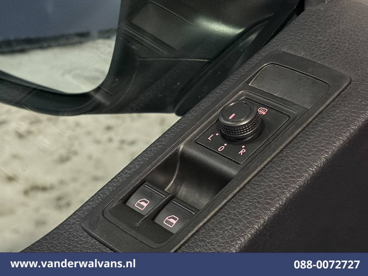 Volkswagen Transporter Volkswagen Transporter 2.0 TDI 102pk L2H1 Euro6 Airco | Imperiaal | Trekhaak | Camera | Cruisecontrol Parkeersensoren, Achterklep