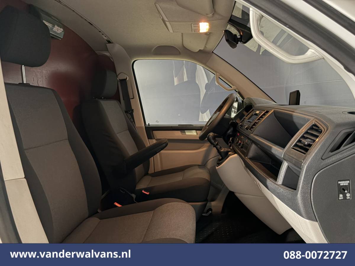 Volkswagen Transporter Volkswagen Transporter 2.0 TDI 102pk L2H1 Euro6 Airco | Imperiaal | Trekhaak | Camera | Cruisecontrol Parkeersensoren, Achterklep