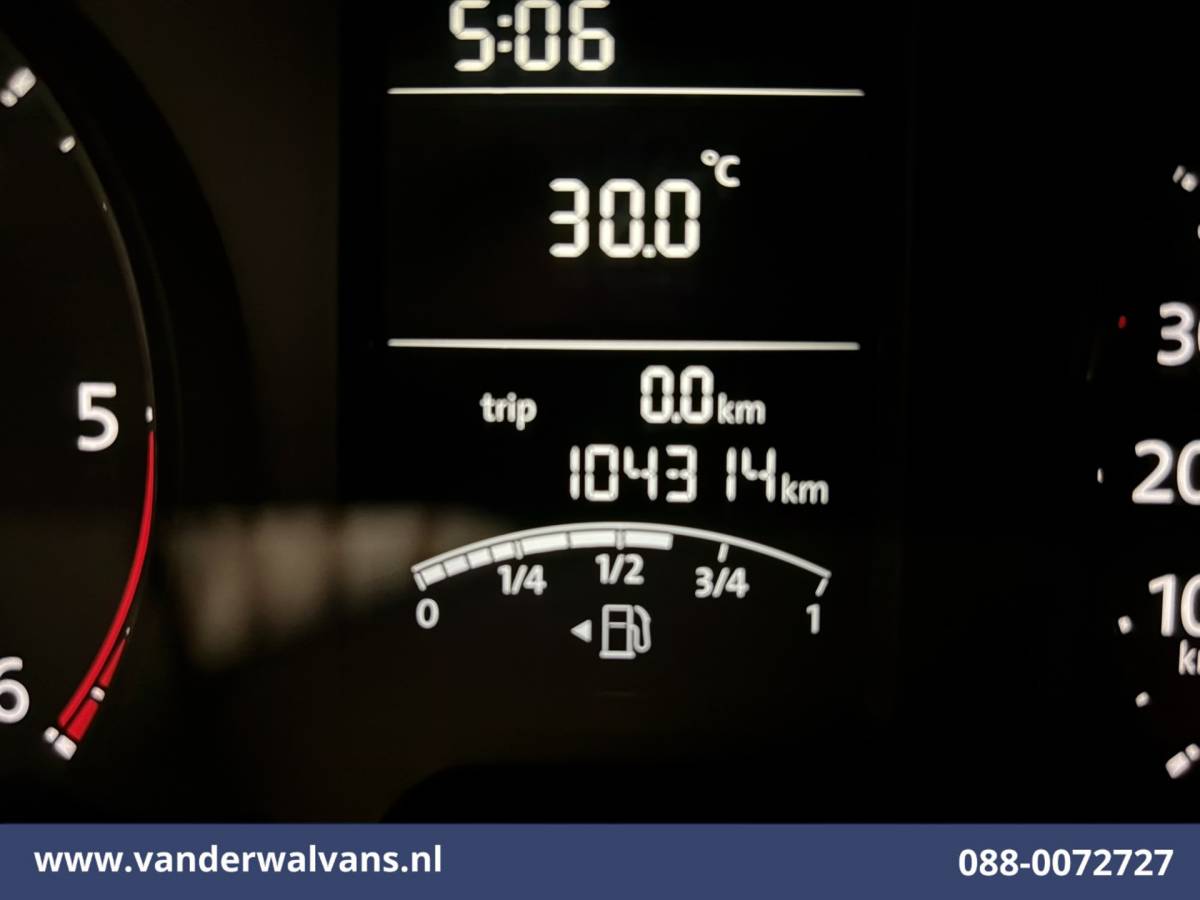 Volkswagen Transporter Volkswagen Transporter 2.0 TDI 102pk L2H1 Euro6 Airco | Imperiaal | Trekhaak | Camera | Cruisecontrol Parkeersensoren, Achterklep