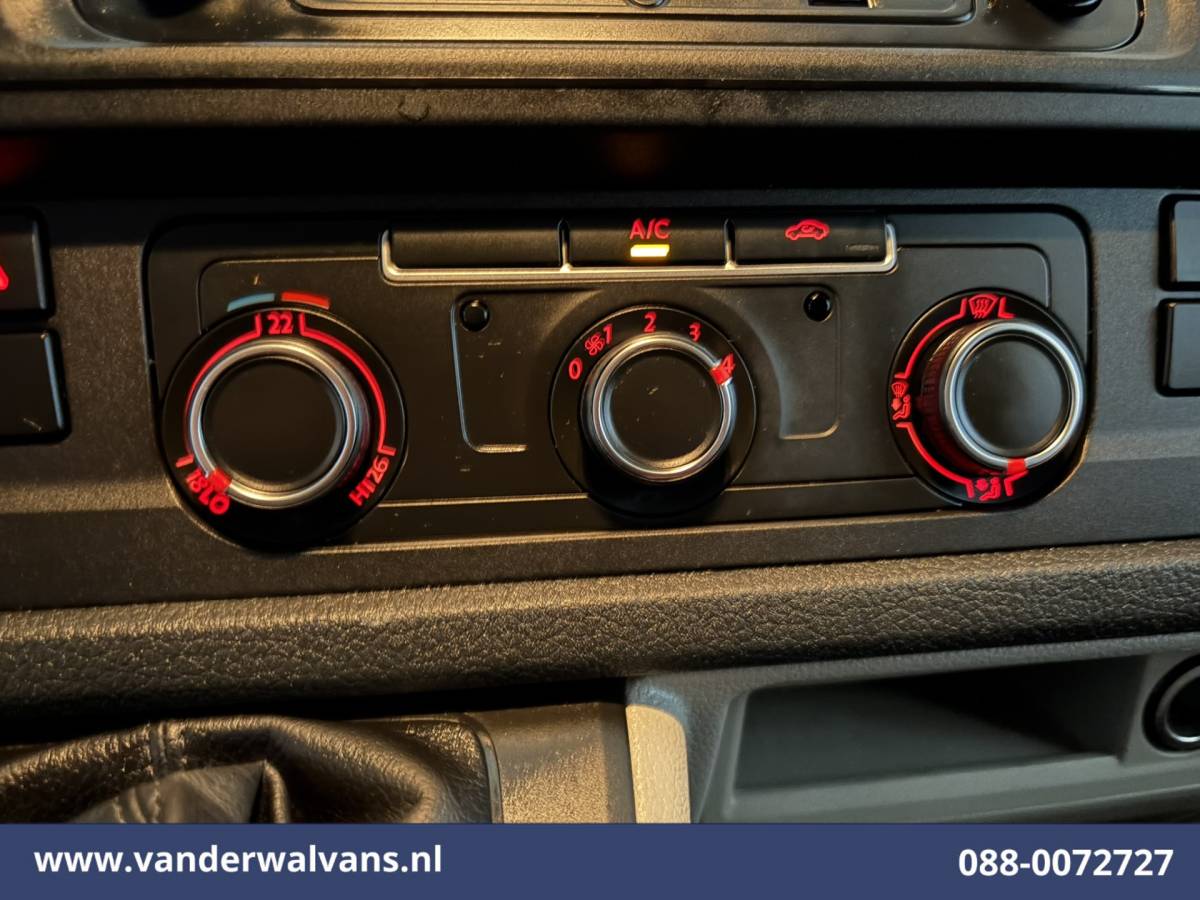 Volkswagen Transporter Volkswagen Transporter 2.0 TDI 102pk L2H1 Euro6 Airco | Imperiaal | Trekhaak | Camera | Cruisecontrol Parkeersensoren, Achterklep