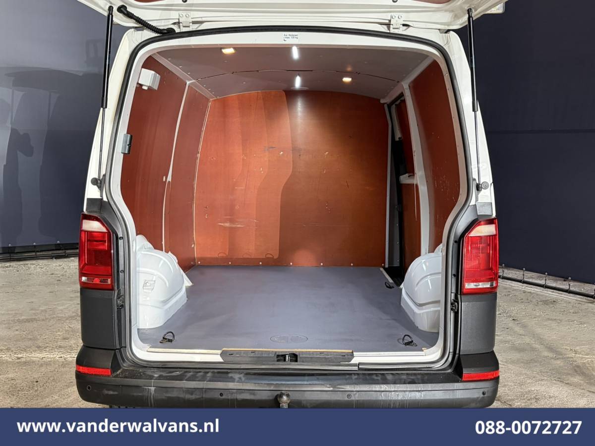 Volkswagen Transporter Volkswagen Transporter 2.0 TDI 102pk L2H1 Euro6 Airco | Imperiaal | Trekhaak | Camera | Cruisecontrol Parkeersensoren, Achterklep