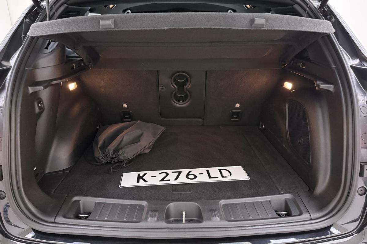 Jeep Compass Jeep Compass 4xe 240 Plug-in Hybrid Electric S Automaat | Lederen bekleding | Trekhaak | Camera | Keyless | Lichtmetalen velgen black | Climate control