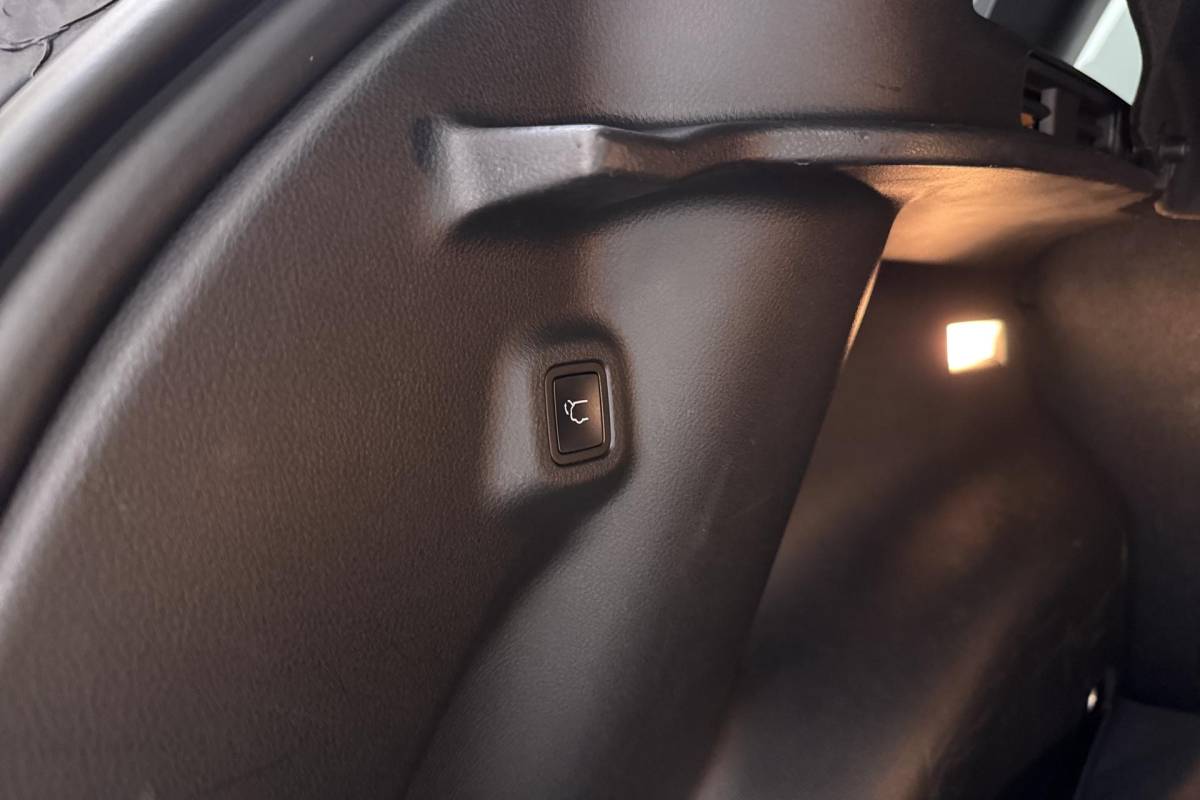 Jeep Compass Jeep Compass 4xe 240 Plug-in Hybrid Electric S Automaat | Lederen bekleding | Trekhaak | Camera | Keyless | Lichtmetalen velgen black | Climate control