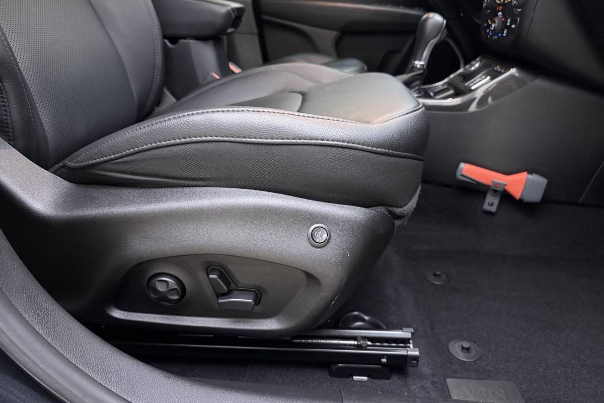 Jeep Compass Jeep Compass 4xe 240 Plug-in Hybrid Electric S Automaat | Lederen bekleding | Trekhaak | Camera | Keyless | Lichtmetalen velgen black | Climate control