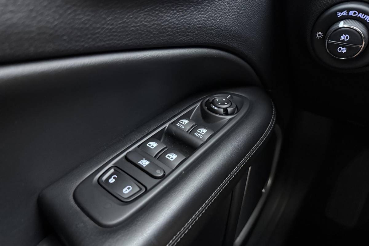 Jeep Compass Jeep Compass 4xe 240 Plug-in Hybrid Electric S Automaat | Lederen bekleding | Trekhaak | Camera | Keyless | Lichtmetalen velgen black | Climate control