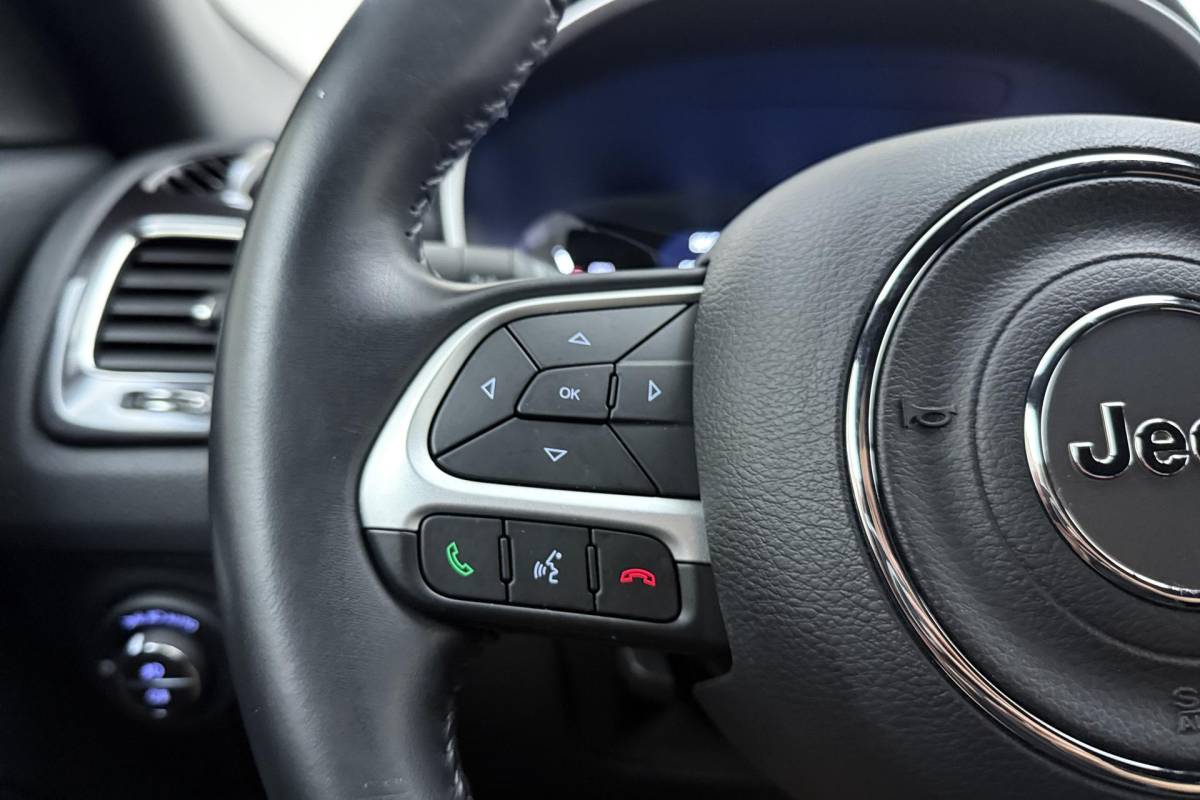 Jeep Compass Jeep Compass 4xe 240 Plug-in Hybrid Electric S Automaat | Lederen bekleding | Trekhaak | Camera | Keyless | Lichtmetalen velgen black | Climate control