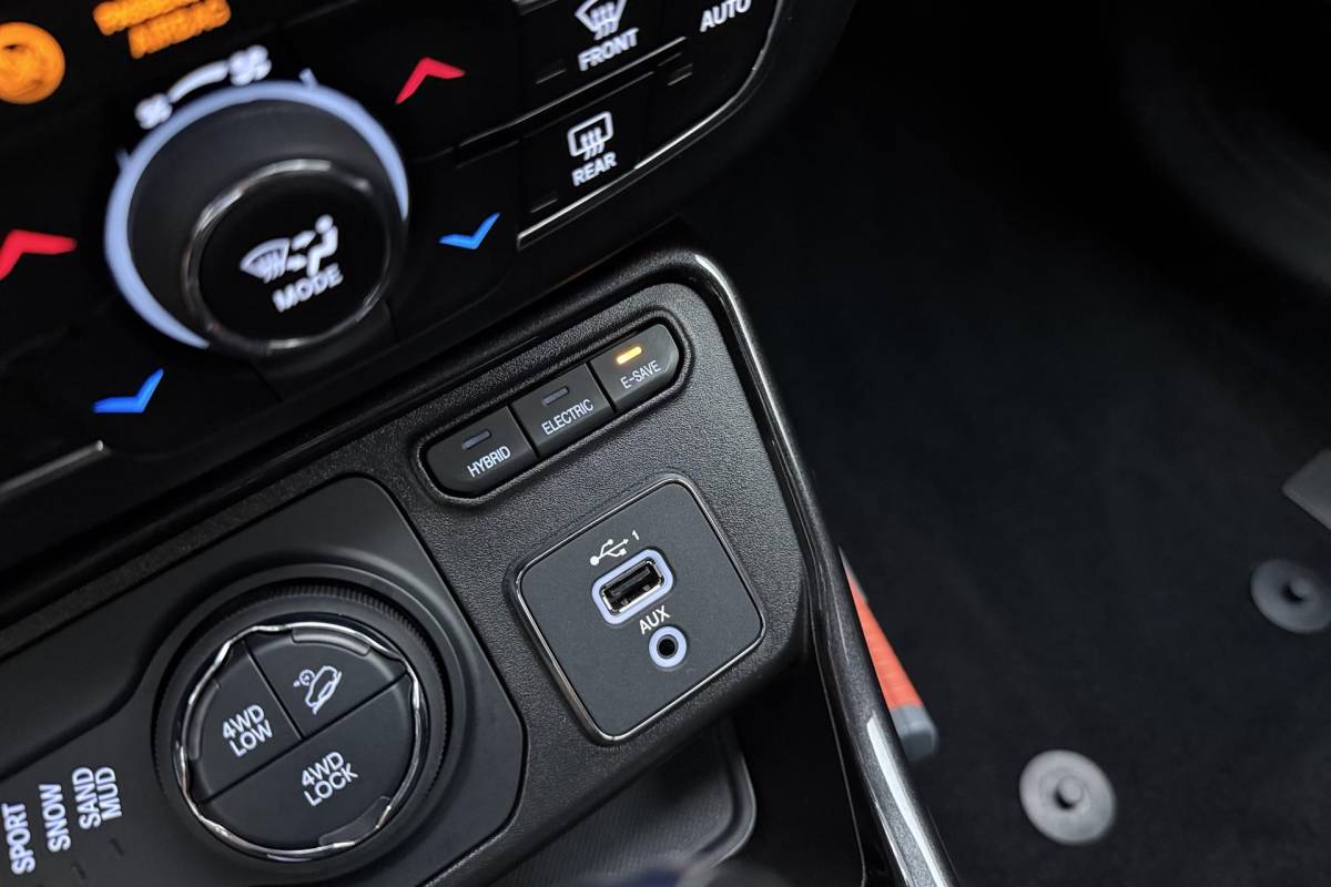 Jeep Compass Jeep Compass 4xe 240 Plug-in Hybrid Electric S Automaat | Lederen bekleding | Trekhaak | Camera | Keyless | Lichtmetalen velgen black | Climate control
