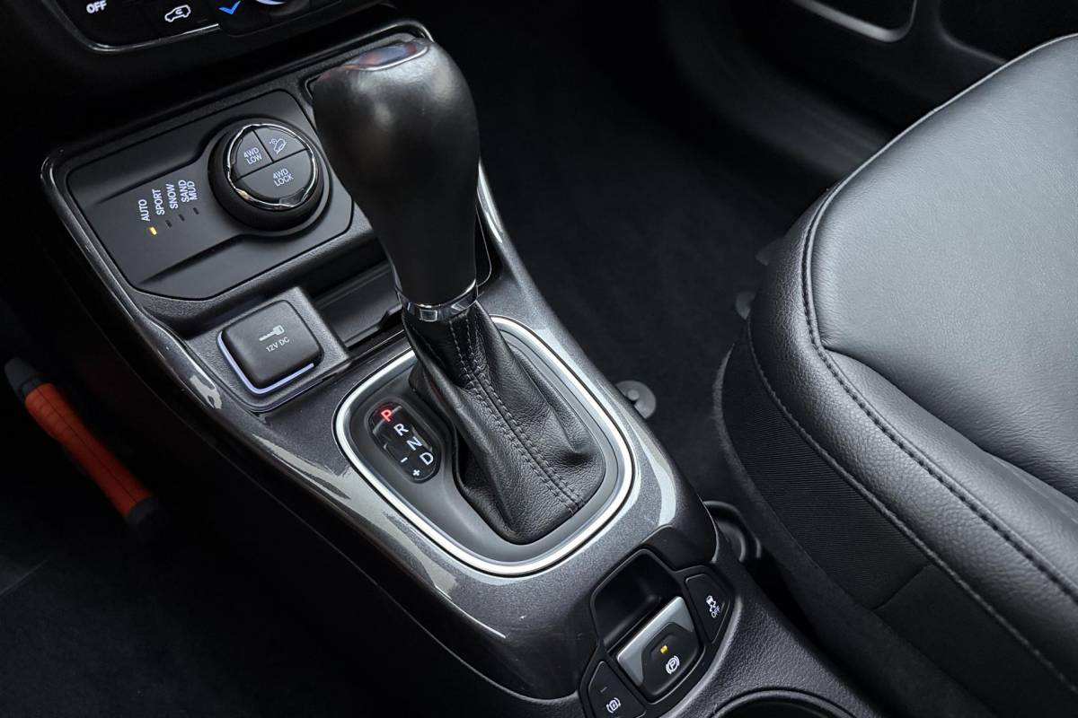 Jeep Compass Jeep Compass 4xe 240 Plug-in Hybrid Electric S Automaat | Lederen bekleding | Trekhaak | Camera | Keyless | Lichtmetalen velgen black | Climate control
