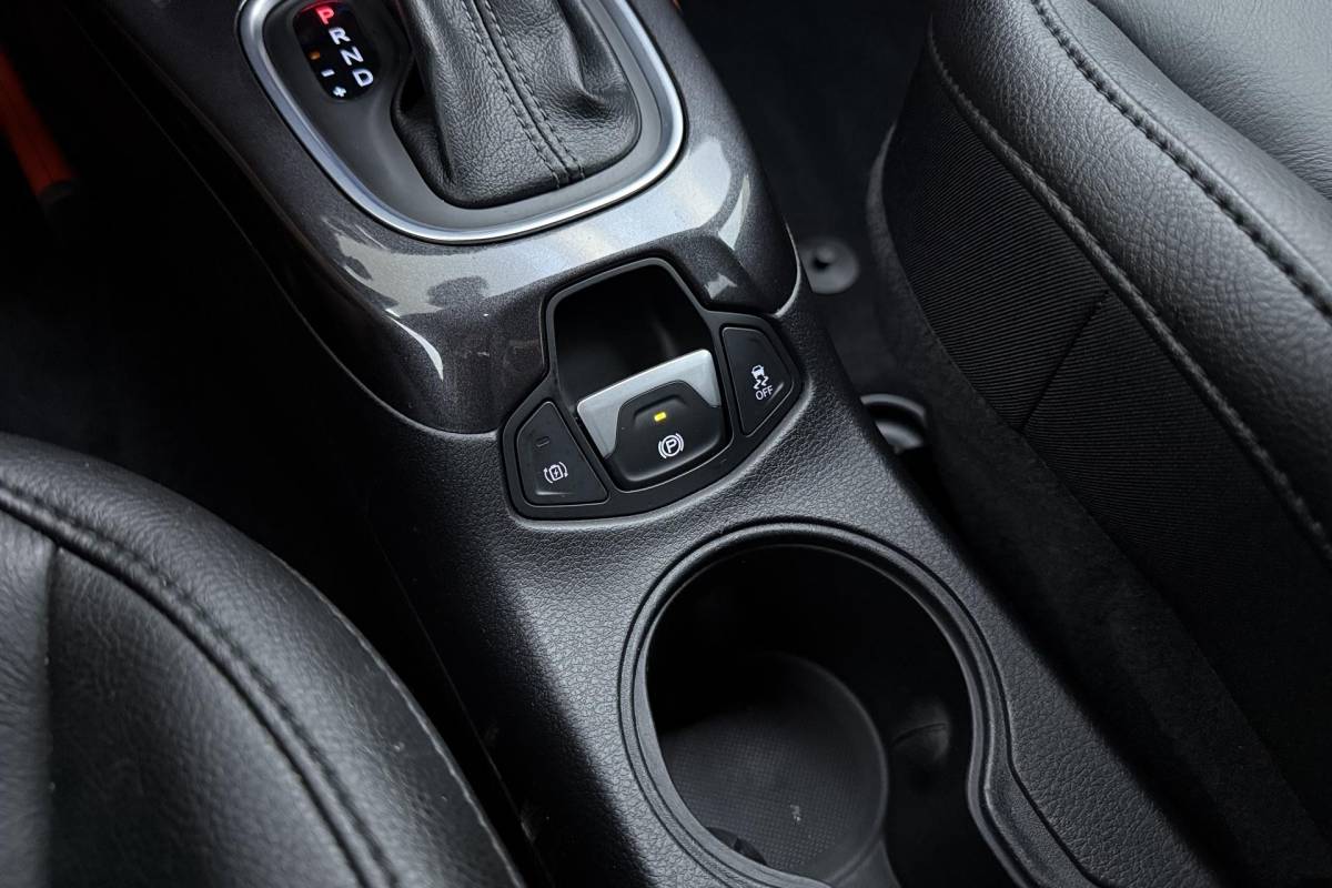 Jeep Compass Jeep Compass 4xe 240 Plug-in Hybrid Electric S Automaat | Lederen bekleding | Trekhaak | Camera | Keyless | Lichtmetalen velgen black | Climate control