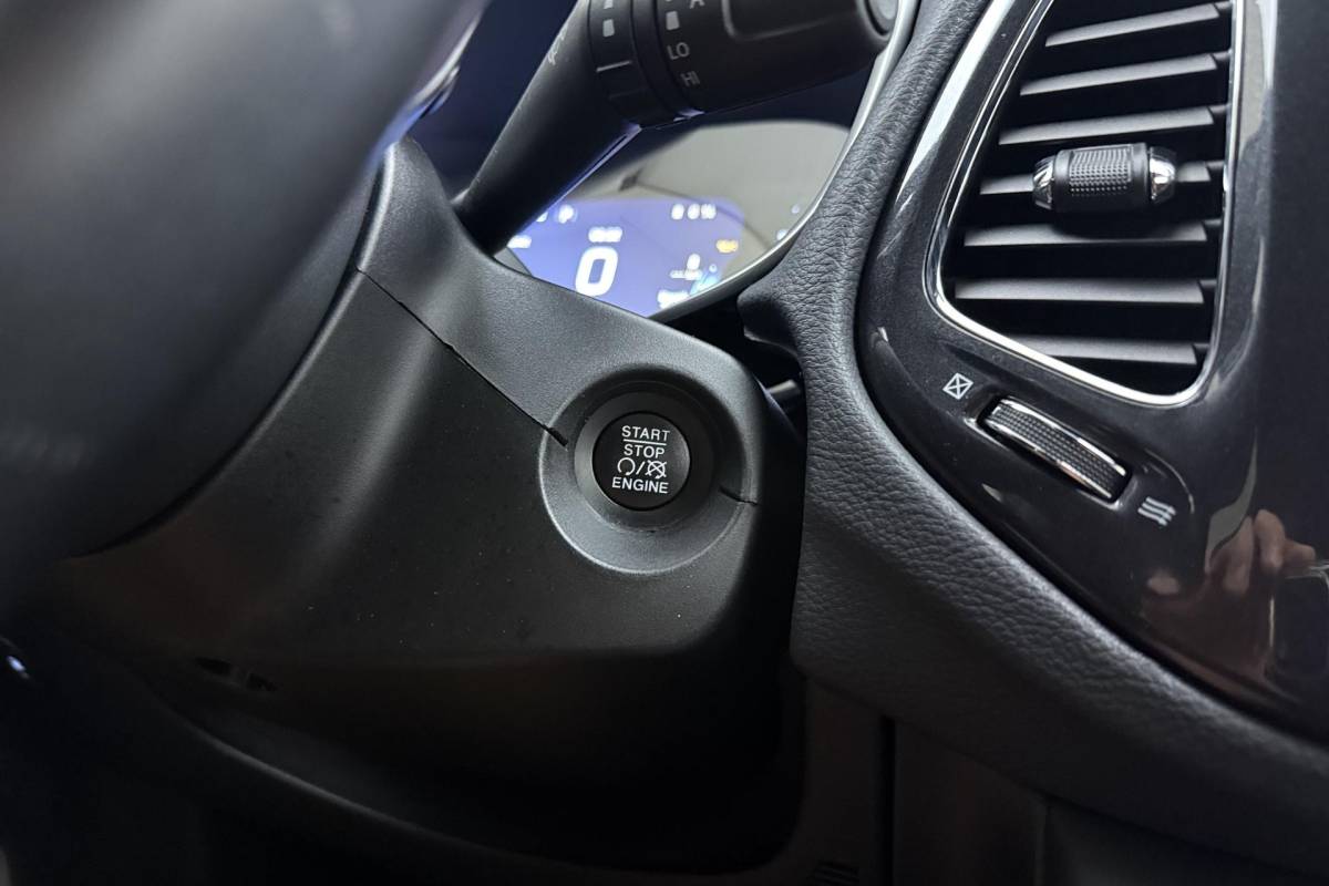 Jeep Compass Jeep Compass 4xe 240 Plug-in Hybrid Electric S Automaat | Lederen bekleding | Trekhaak | Camera | Keyless | Lichtmetalen velgen black | Climate control