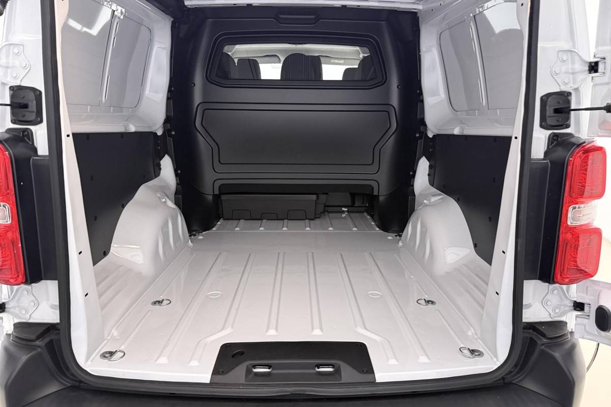 Fiat Scudo Fiat Scudo 2.0 Diesel 180pk Automaat L3H1 DC Business Pro | Airco | Apple Carplay/Android Auto | Cruise control | DAB | Parkeersensoren | 0 KM! | Uniek!