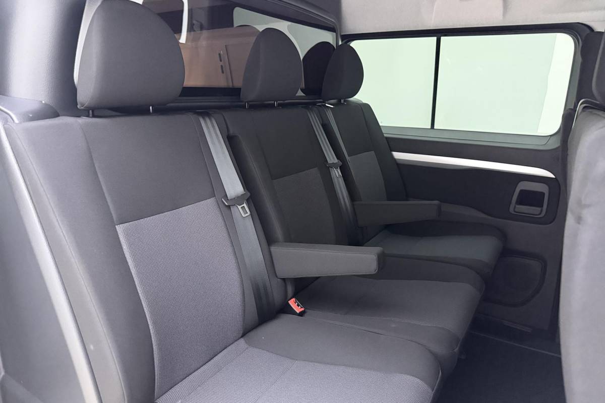 Fiat Scudo Fiat Scudo 2.0 Diesel 180pk Automaat L3H1 DC Business Pro | Airco | Apple Carplay/Android Auto | Cruise control | DAB | Parkeersensoren | 0 KM! | Uniek!