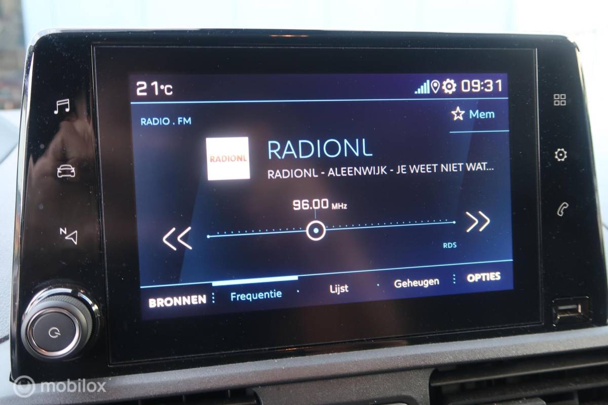 Peugeot Partner Peugeot Partner bestel 1.2 110PK MARGE AUTO, BTW VRIJ