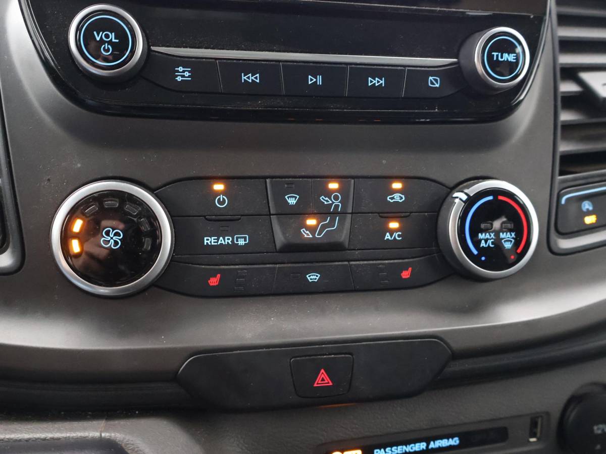 Ford Transit Custom Ford Transit Custom 340 2.0 TDCI L2H1 170 PK DUBBEL CAB AUT. + CARPLAY | TREKHAAK | CAMERA | STOELVERW.