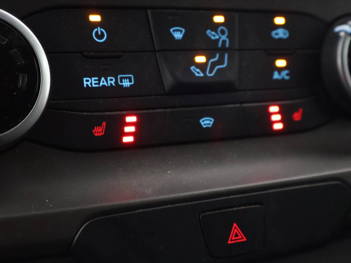 Ford Transit Custom Ford Transit Custom 340 2.0 TDCI L2H1 170 PK DUBBEL CAB AUT. + CARPLAY | TREKHAAK | CAMERA | STOELVERW.