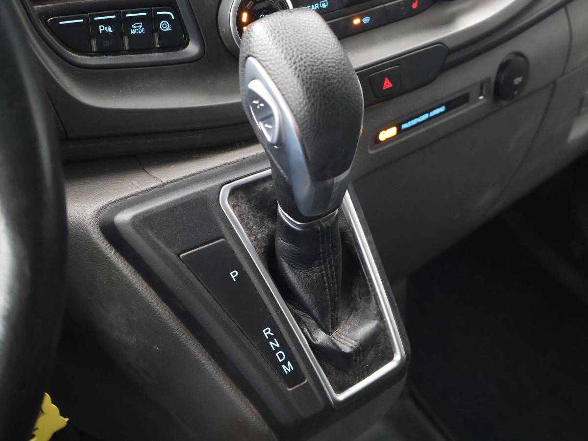 Ford Transit Custom Ford Transit Custom 340 2.0 TDCI L2H1 170 PK DUBBEL CAB AUT. + CARPLAY | TREKHAAK | CAMERA | STOELVERW.