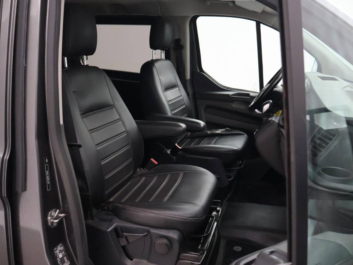 Ford Transit Custom Ford Transit Custom 340 2.0 TDCI L2H1 170 PK DUBBEL CAB AUT. + CARPLAY | TREKHAAK | CAMERA | STOELVERW.