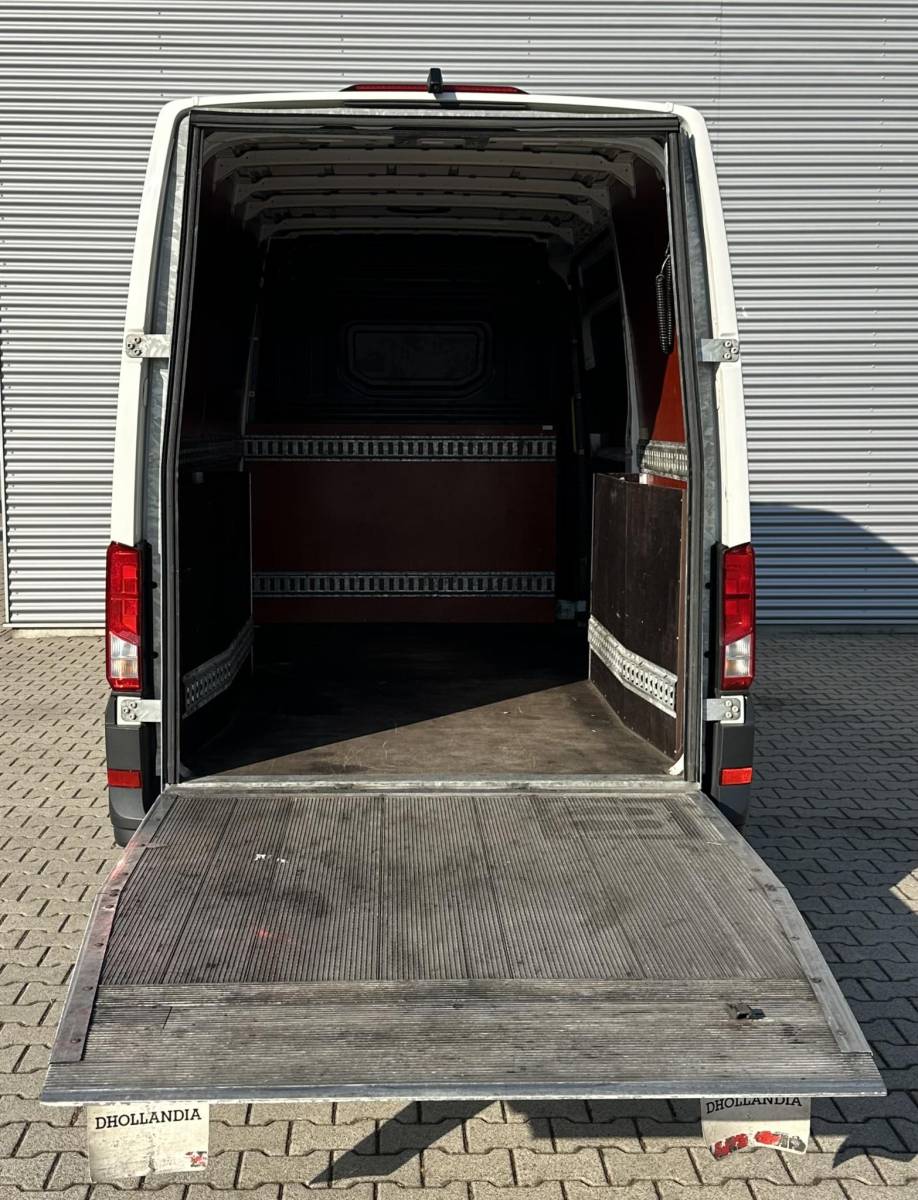 Volkswagen Crafter Volkswagen Crafter 35 2.0 TDI L2H2 Bus met laadklep Dhollandia