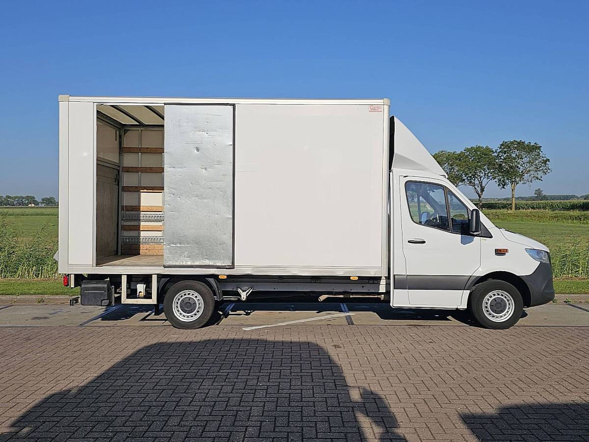 Mercedes-Benz Sprinter MERCEDES-BENZ SPRINTER 317 bakwagen laadklep!