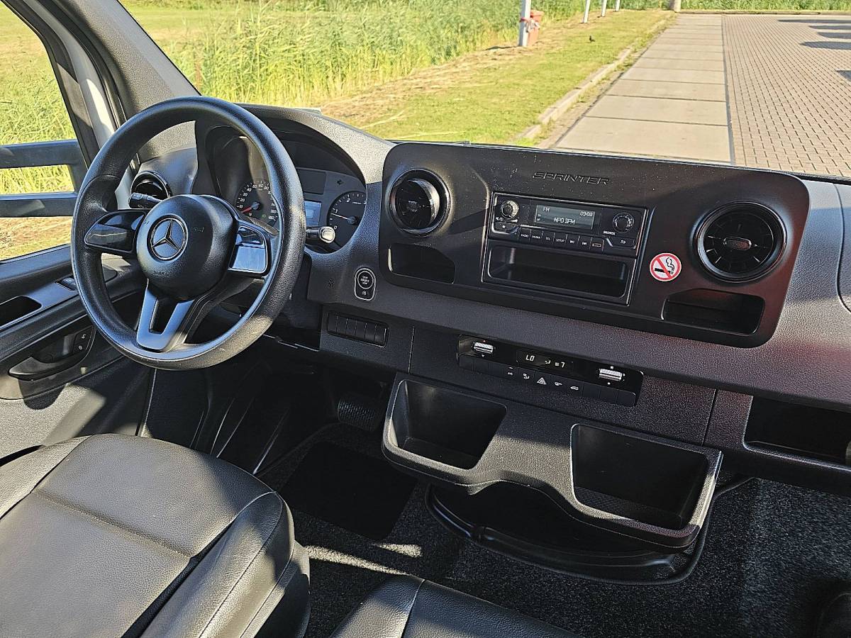 Mercedes-Benz Sprinter MERCEDES-BENZ SPRINTER 317 bakwagen laadklep!