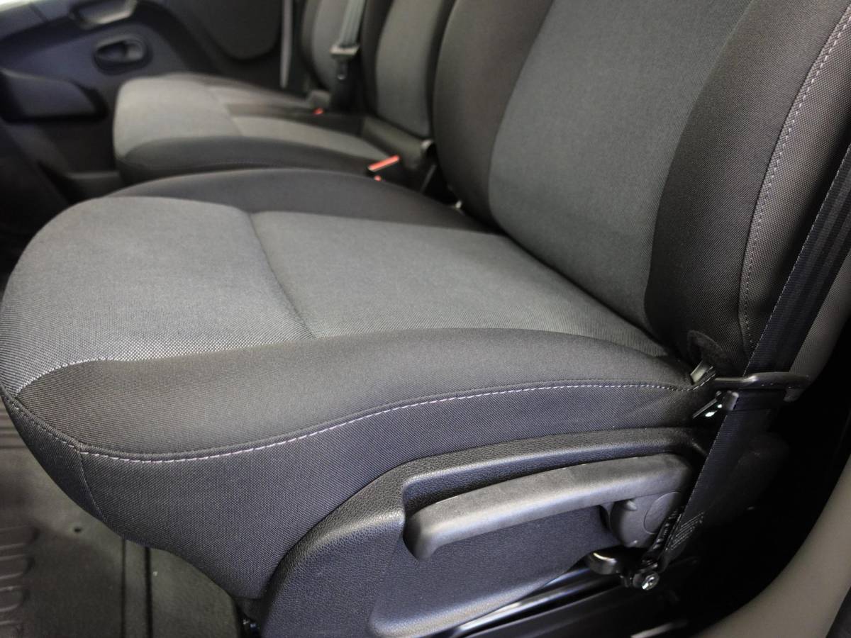 Renault Master Renault Master T33 2.3 dCi 135 L2H2 BPM VRIJ! Airco Cruise control Parkeersensoren Navigatie Trekhaak