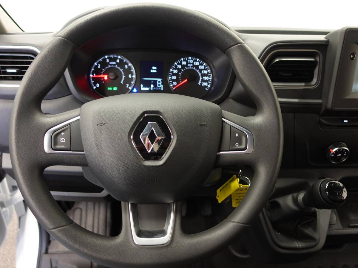 Renault Master Renault Master T33 2.3 dCi 135 L2H2 BPM VRIJ! Airco Cruise control Parkeersensoren Navigatie Trekhaak
