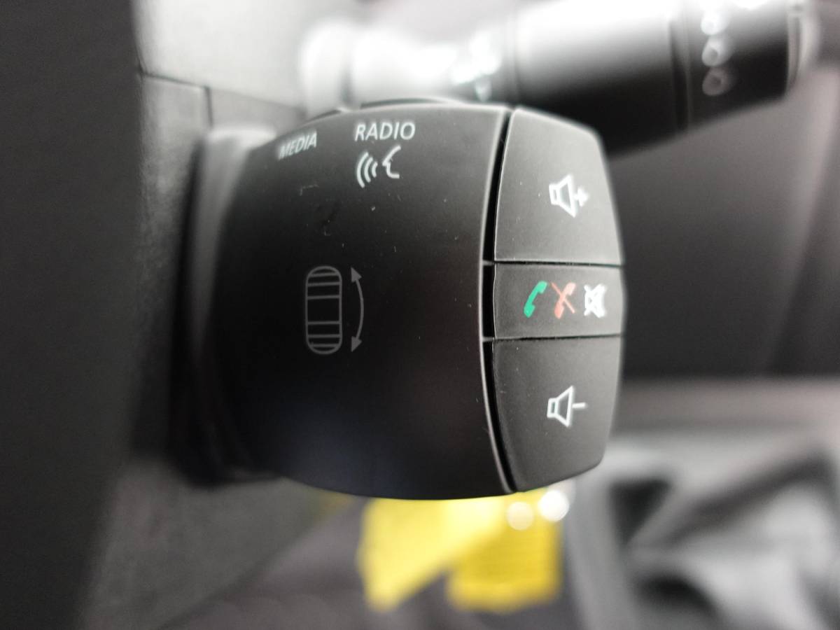 Renault Master Renault Master T33 2.3 dCi 135 L2H2 BPM VRIJ! Airco Cruise control Parkeersensoren Navigatie Trekhaak