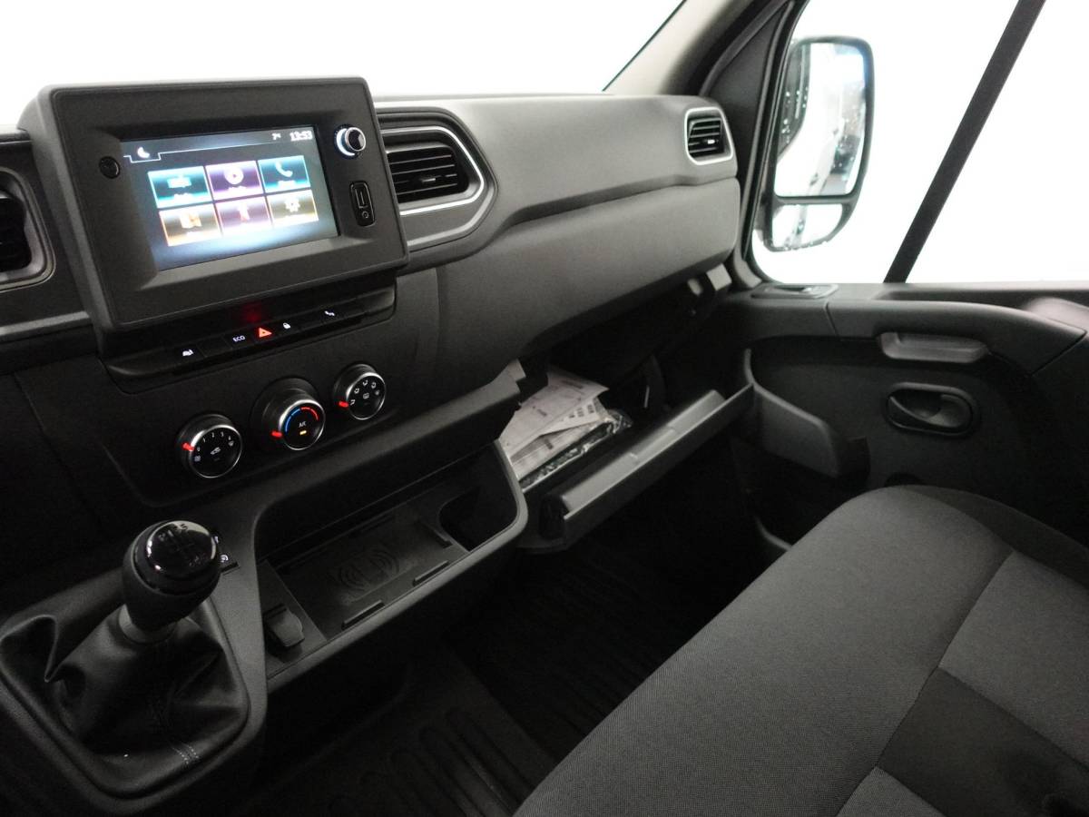 Renault Master Renault Master T33 2.3 dCi 135 L2H2 BPM VRIJ! Airco Cruise control Parkeersensoren Navigatie Trekhaak