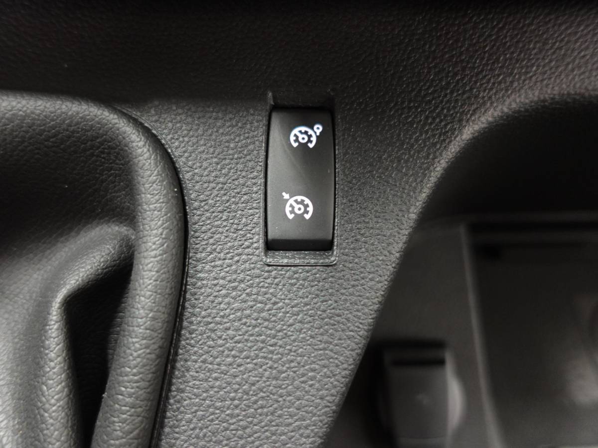 Renault Master Renault Master T33 2.3 dCi 135 L2H2 BPM VRIJ! Airco Cruise control Parkeersensoren Navigatie Trekhaak