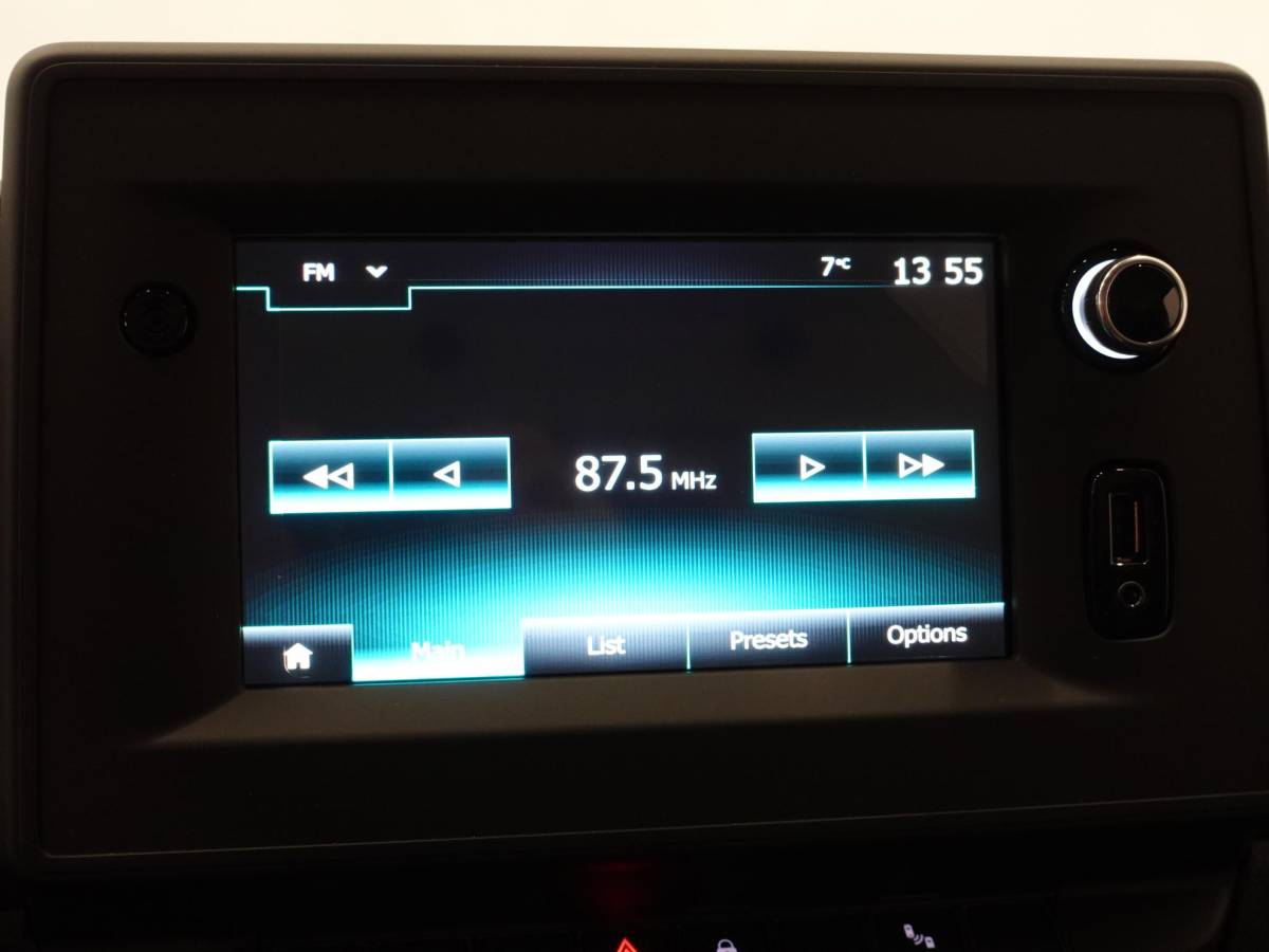 Renault Master Renault Master T33 2.3 dCi 135 L2H2 BPM VRIJ! Airco Cruise control Parkeersensoren Navigatie Trekhaak
