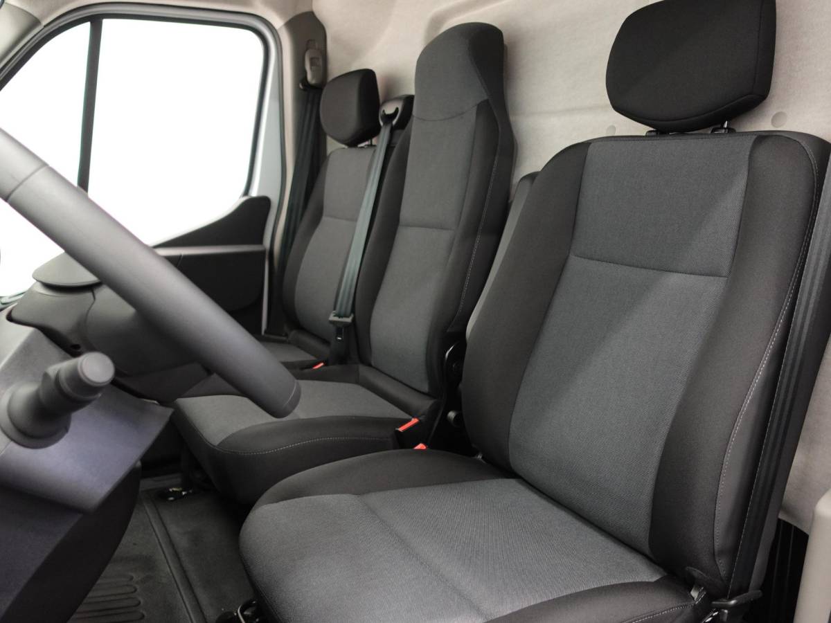 Renault Master Renault Master T33 2.3 dCi 135 L2H2 BPM VRIJ! Airco Cruise control Parkeersensoren Navigatie Trekhaak
