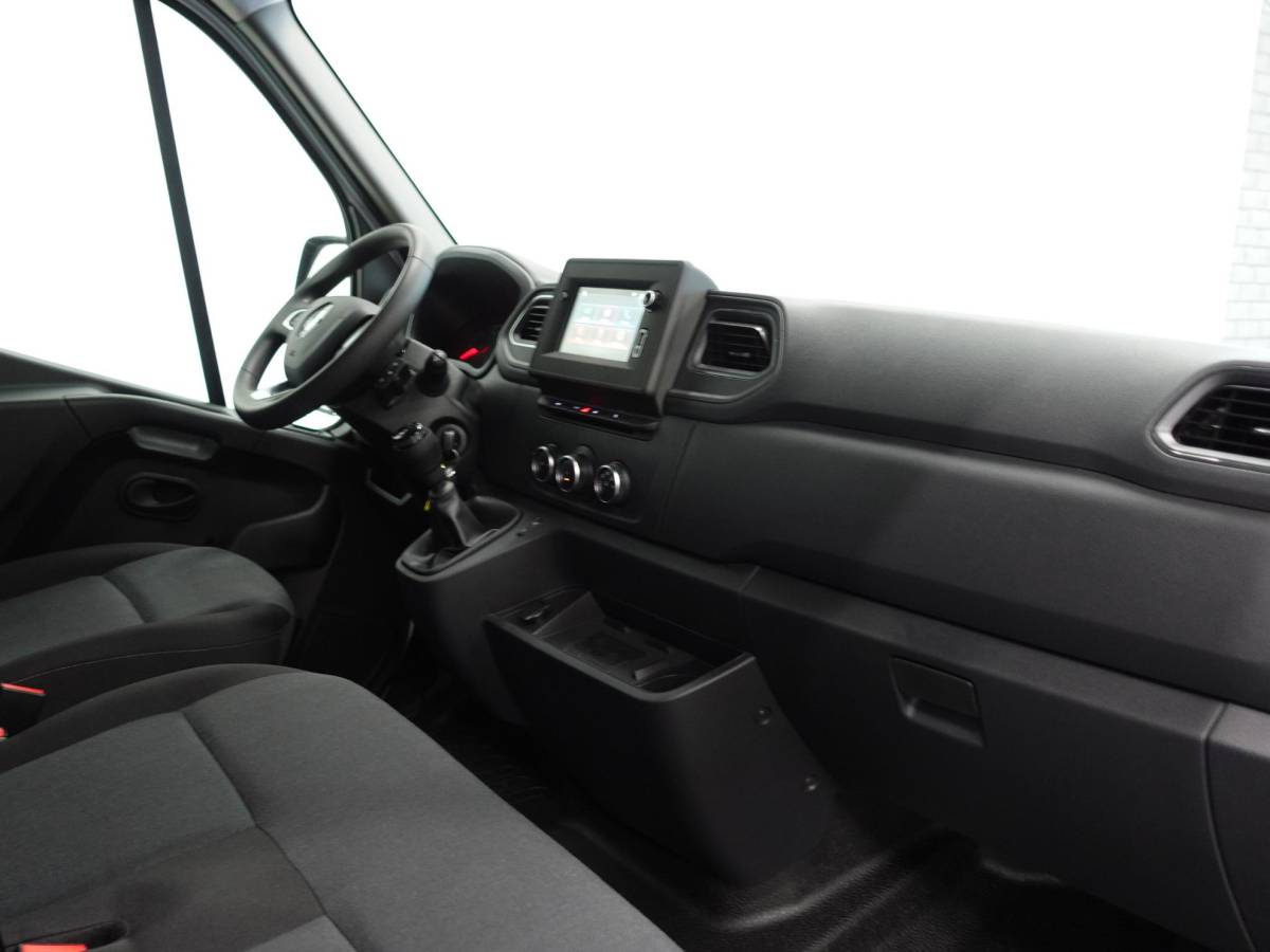 Renault Master Renault Master T33 2.3 dCi 135 L2H2 BPM VRIJ! Airco Cruise control Parkeersensoren Navigatie Trekhaak