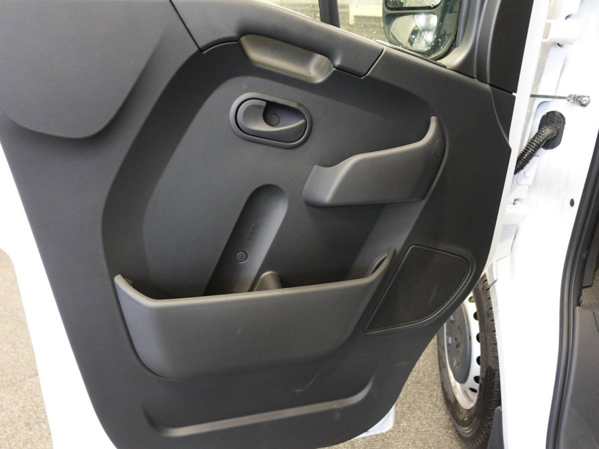 Renault Master Renault Master T33 2.3 dCi 135 L2H2 BPM VRIJ! Airco Cruise control Parkeersensoren Navigatie Trekhaak