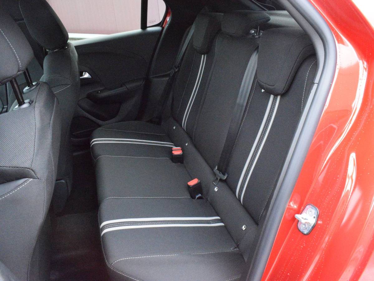 Opel Corsa Opel Corsa 1.2 Turbo Yes | TOT 8 JAAR GARANTIE | WINTERPAKKET | PARKEERSENSOREN | CARPLAY | AIRCO |