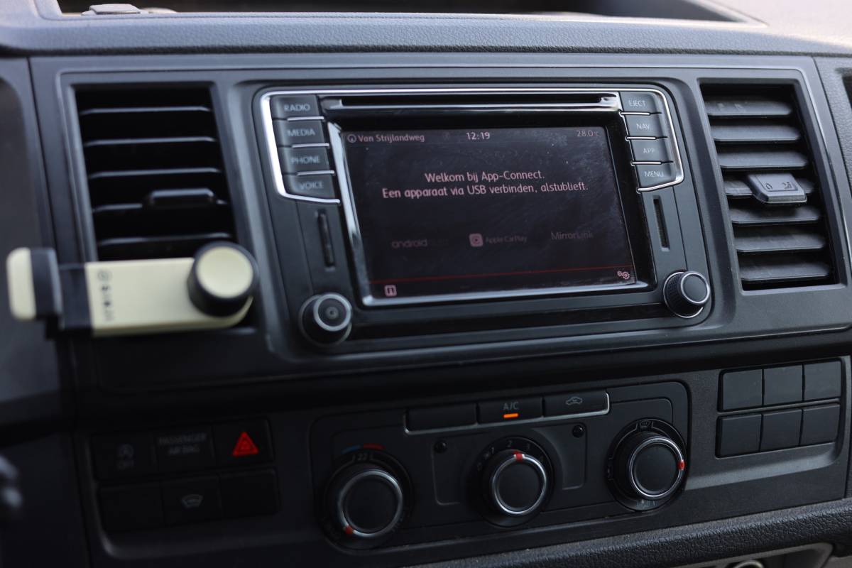 Volkswagen Transporter Volkswagen Transporter 2.0 TDI L2H1 HIGHLINE | CARPLAY | TREKHAAK
