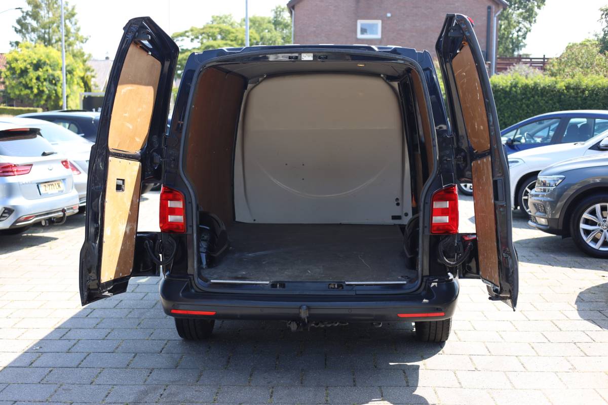 Volkswagen Transporter Volkswagen Transporter 2.0 TDI L2H1 HIGHLINE | CARPLAY | TREKHAAK
