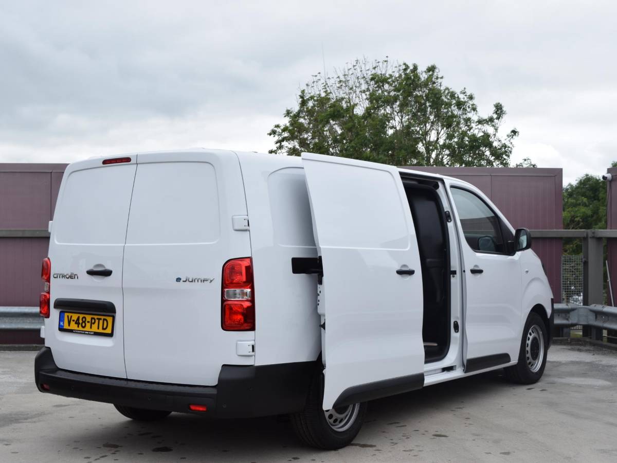 Citroën ë-Jumpy Citroen ë-Jumpy L3 75 kWh | tot 8 jaar garantie | camera | navi incl. Apple Carplay | laadruimtebetimmering | parkeersensoren voor & achter | dodehoek detectie | rijklaarprijs |