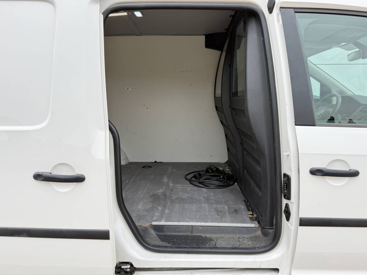 Volkswagen Caddy Volkswagen e-Caddy 37kWh 113PK L2H1 Elektrisch Caddy ABT Maxi 37,3kWh 159km WLTP LED Trekhaak Airco Stoelverwarming Parkeersensoren