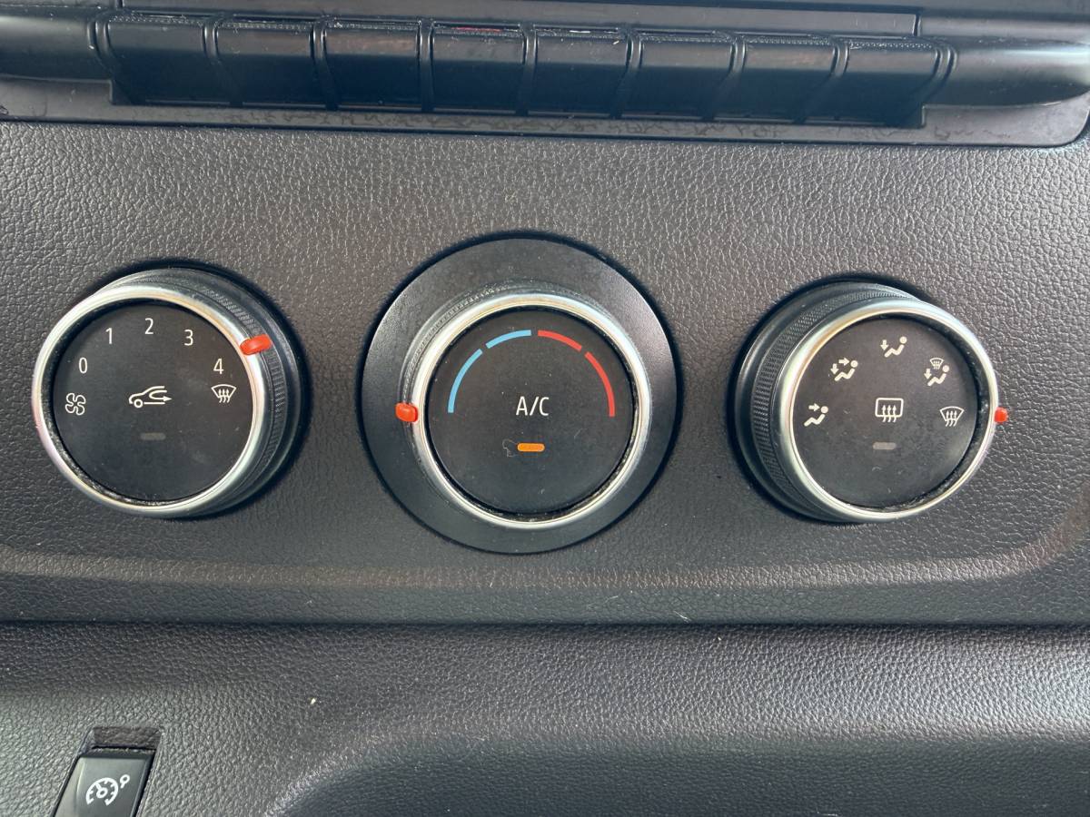 Renault Master Renault Master Plancher T35 2.3 DCI 150PK Lowliner Bakwagen Airco Cruise Control Camera Foodtruck Meubelbak Paardenwagen