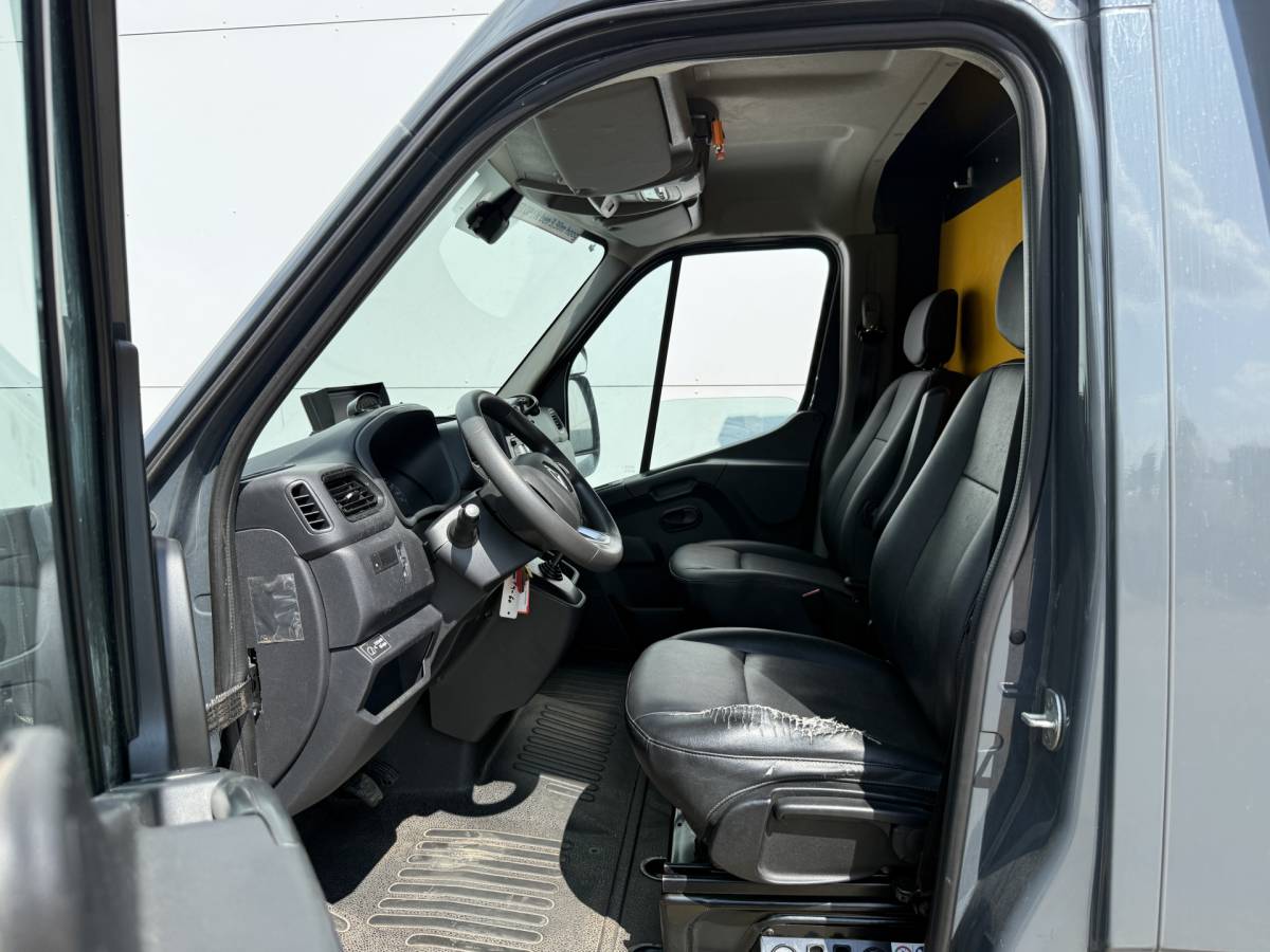 Renault Master Renault Master Plancher T35 2.3 DCI 150PK Lowliner Bakwagen Airco Cruise Control Camera Foodtruck Meubelbak Paardenwagen