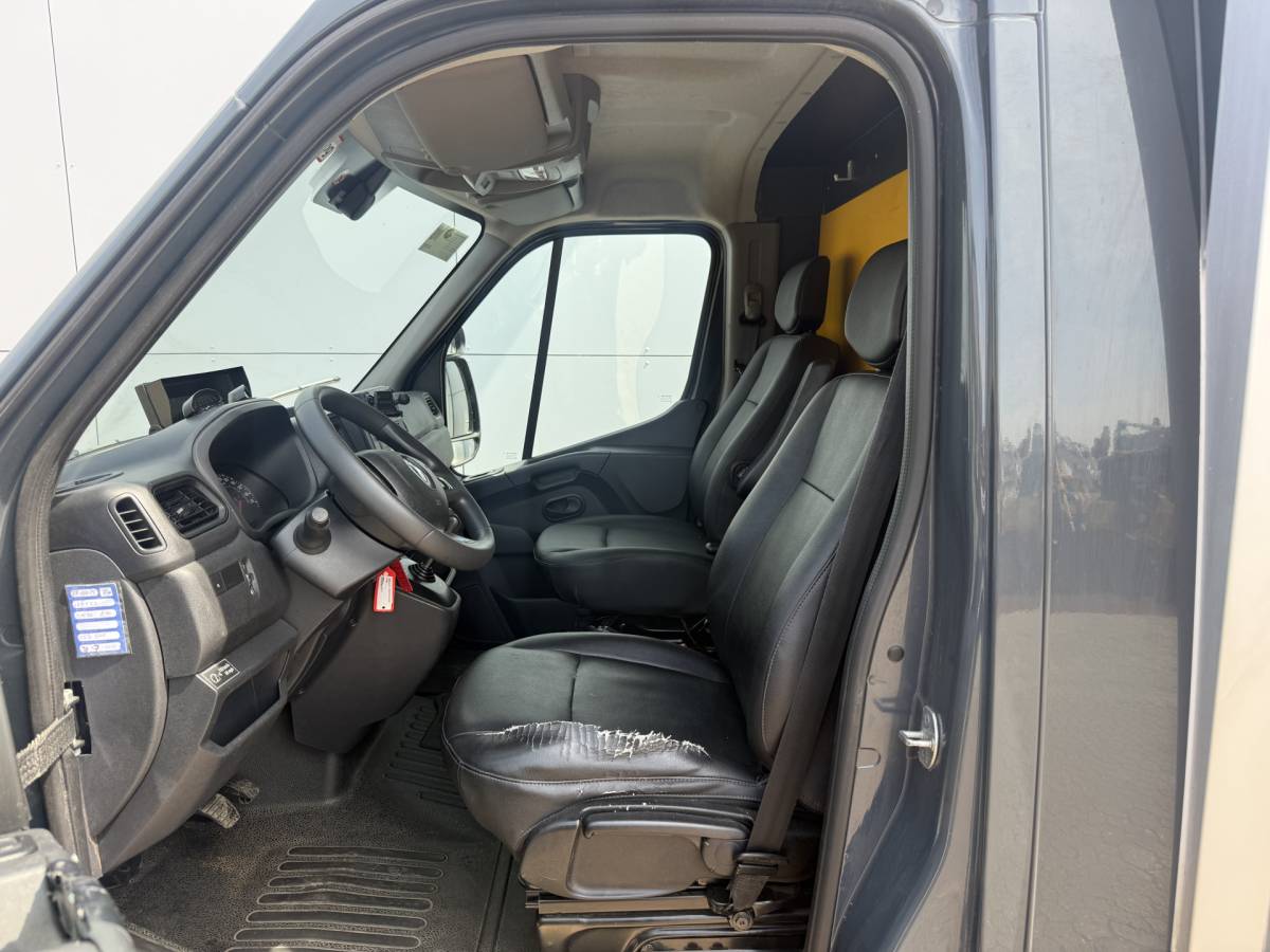 Renault Master Renault Master Plancher T35 2.3 DCI 150PK Lowliner Bakwagen Airco Cruise Control Camera Foodtruck Meubelbak Paardenwagen