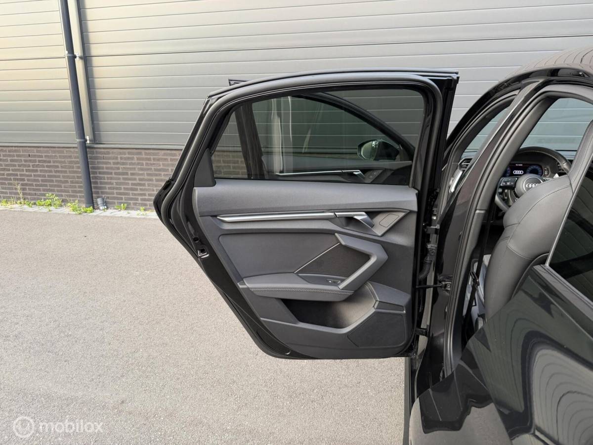 Audi A3 Audi A3 Limousine 30 TFSI 2X  S-line MATRIX*CARPLAY*BLACK OPTIC*VIRTUAL DISPLAY*NAP!