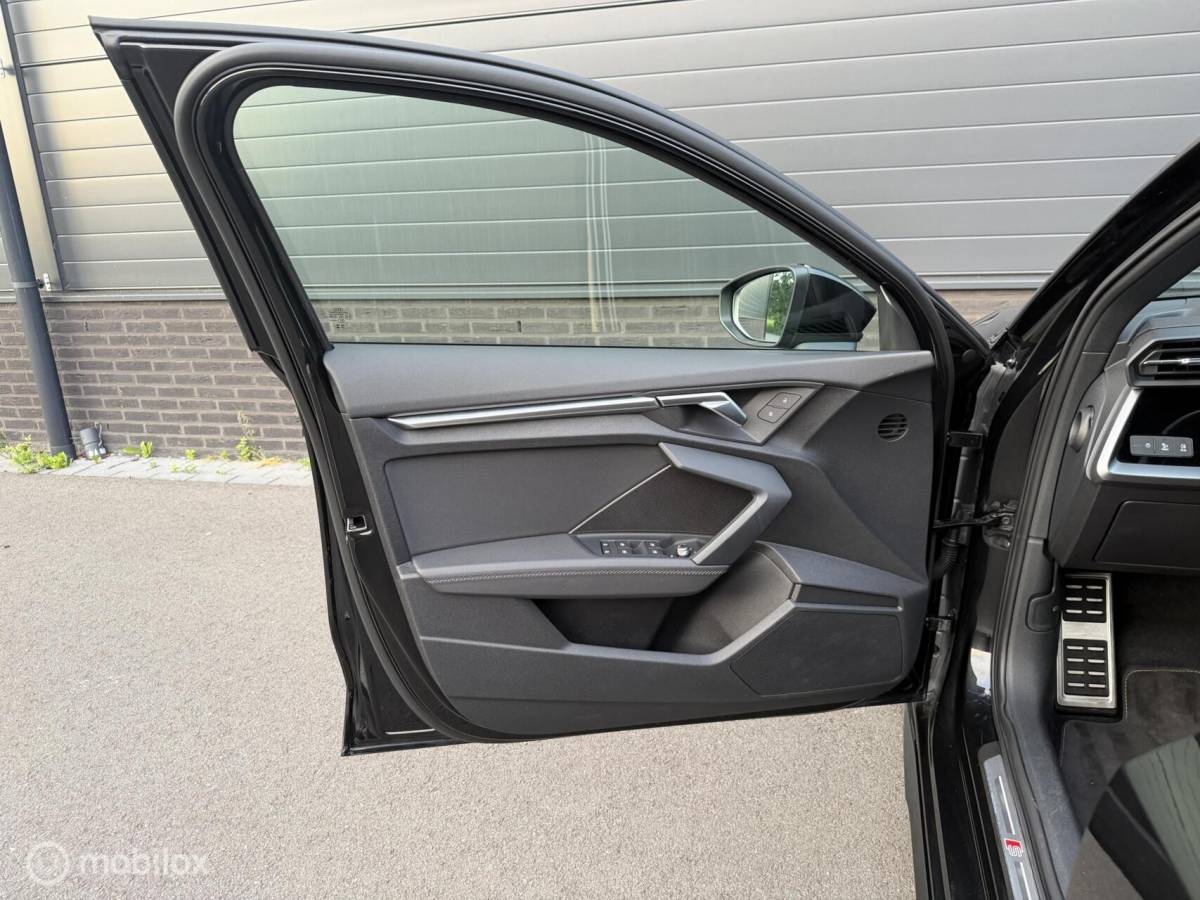 Audi A3 Audi A3 Limousine 30 TFSI 2X  S-line MATRIX*CARPLAY*BLACK OPTIC*VIRTUAL DISPLAY*NAP!