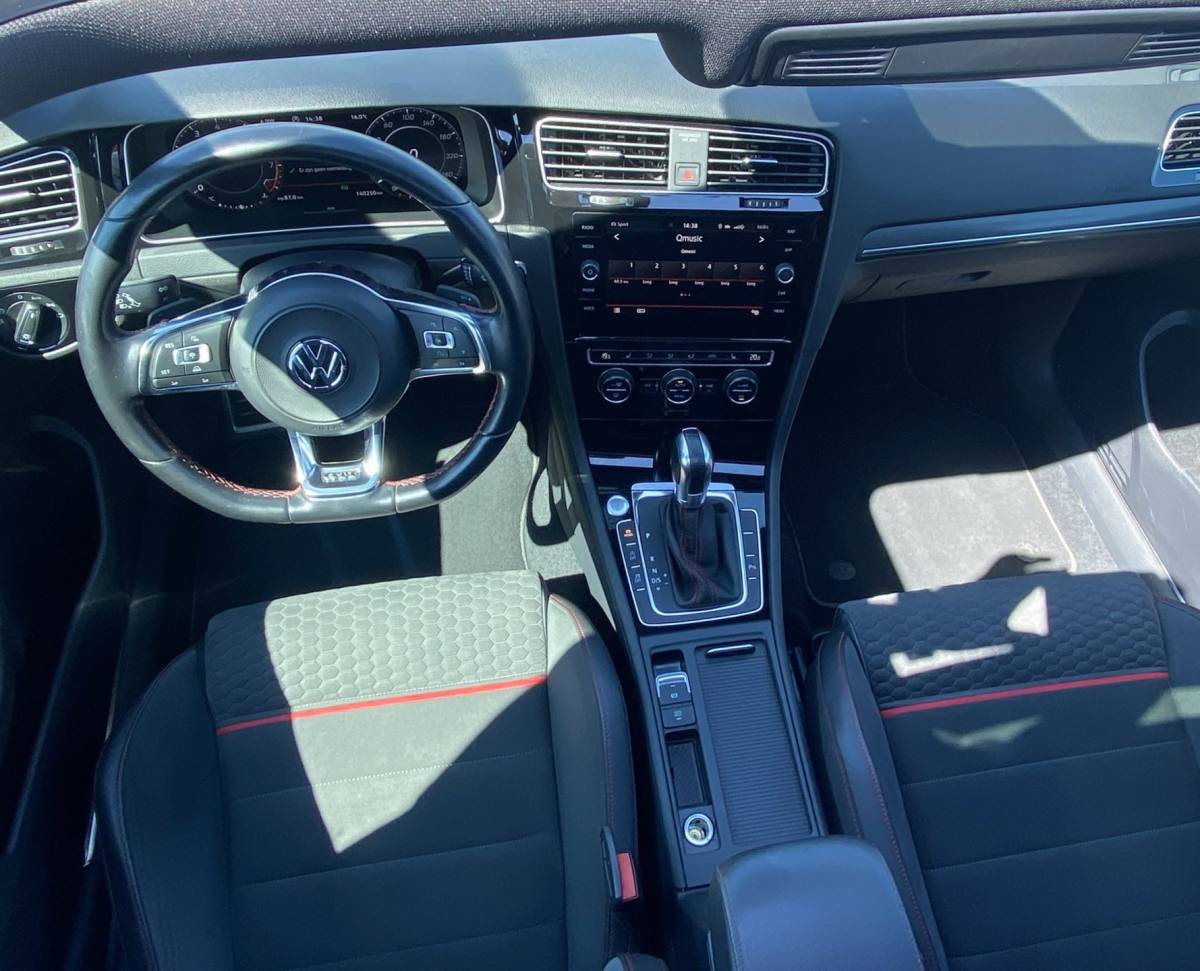 Volkswagen Golf Volkswagen Golf 2.0 TSI GTI Performance/ Pano/ Dynaudio/ Keyless/ Virtual CP/ Dynamic lights