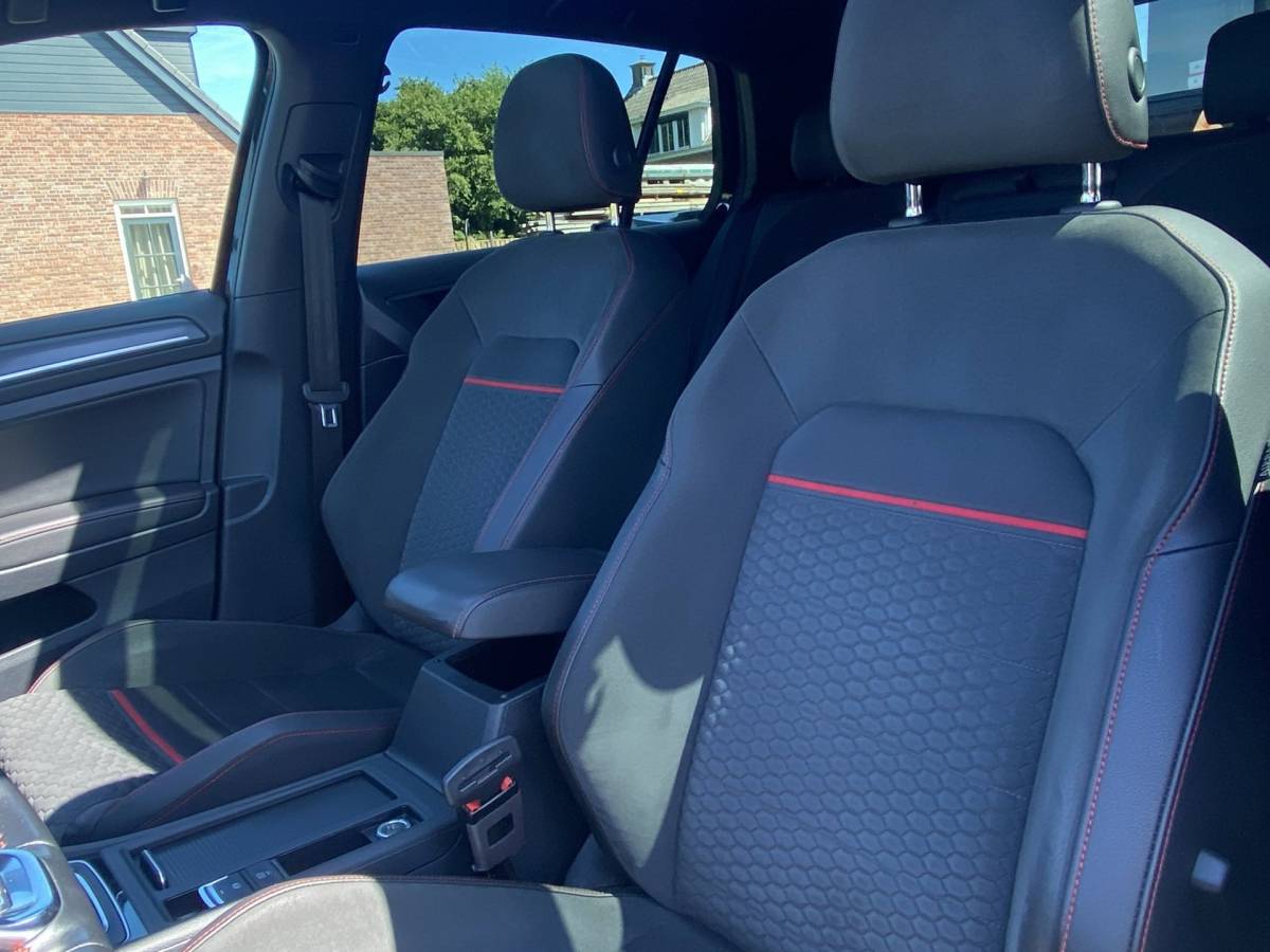 Volkswagen Golf Volkswagen Golf 2.0 TSI GTI Performance/ Pano/ Dynaudio/ Keyless/ Virtual CP/ Dynamic lights