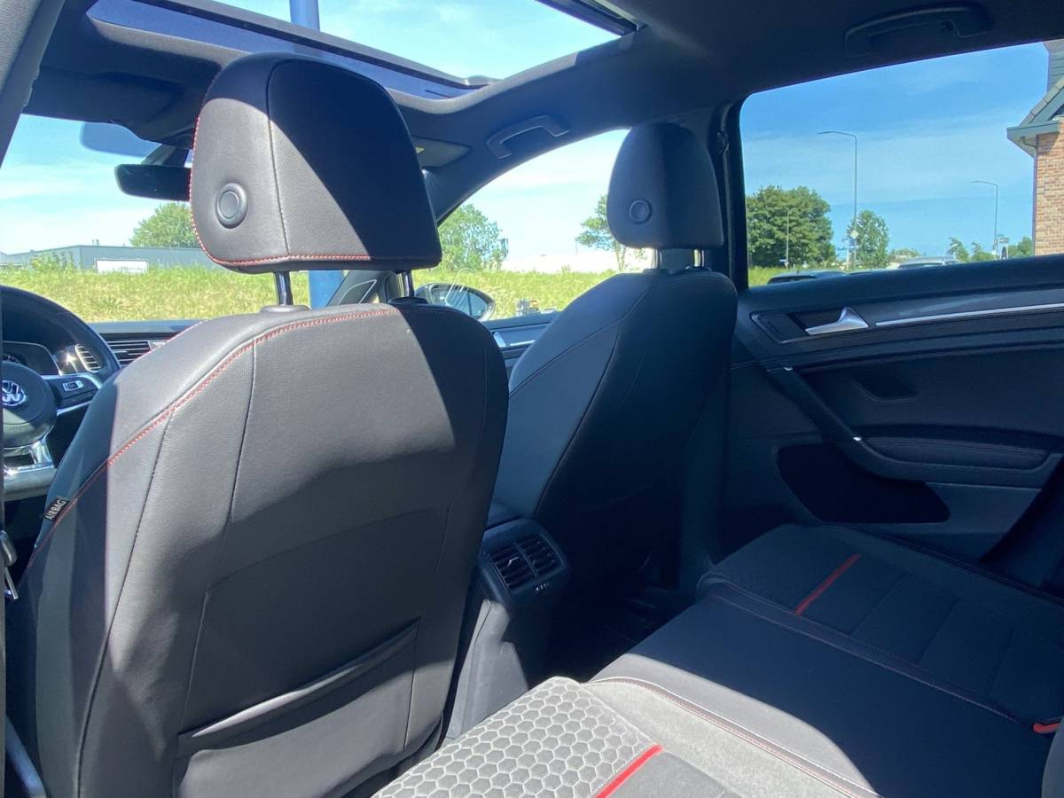 Volkswagen Golf Volkswagen Golf 2.0 TSI GTI Performance/ Pano/ Dynaudio/ Keyless/ Virtual CP/ Dynamic lights