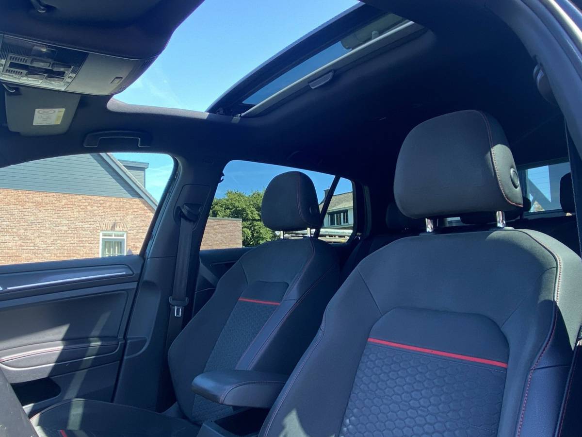 Volkswagen Golf Volkswagen Golf 2.0 TSI GTI Performance/ Pano/ Dynaudio/ Keyless/ Virtual CP/ Dynamic lights